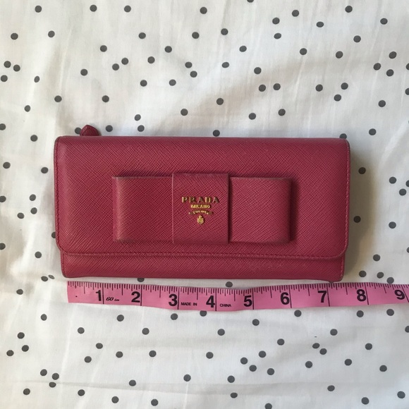 Prada wallet - Picture 1 of 9